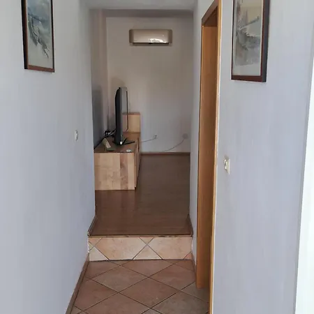 Caveromane Apartman *