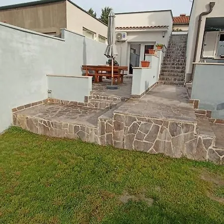 Caveromane Apartment