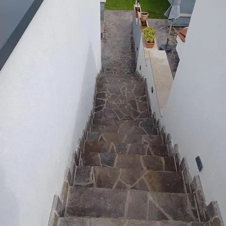 Caveromane Apartman *