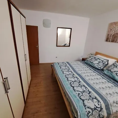 Caveromane Apartment *